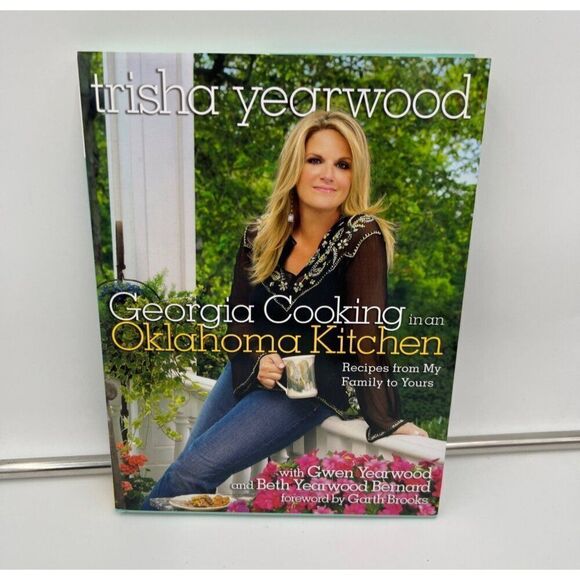 Trisha Yearwood Signed Book Georgia Cooking In An Oklahoma Kitchen 1st HBDJ - Picture 1 of 6